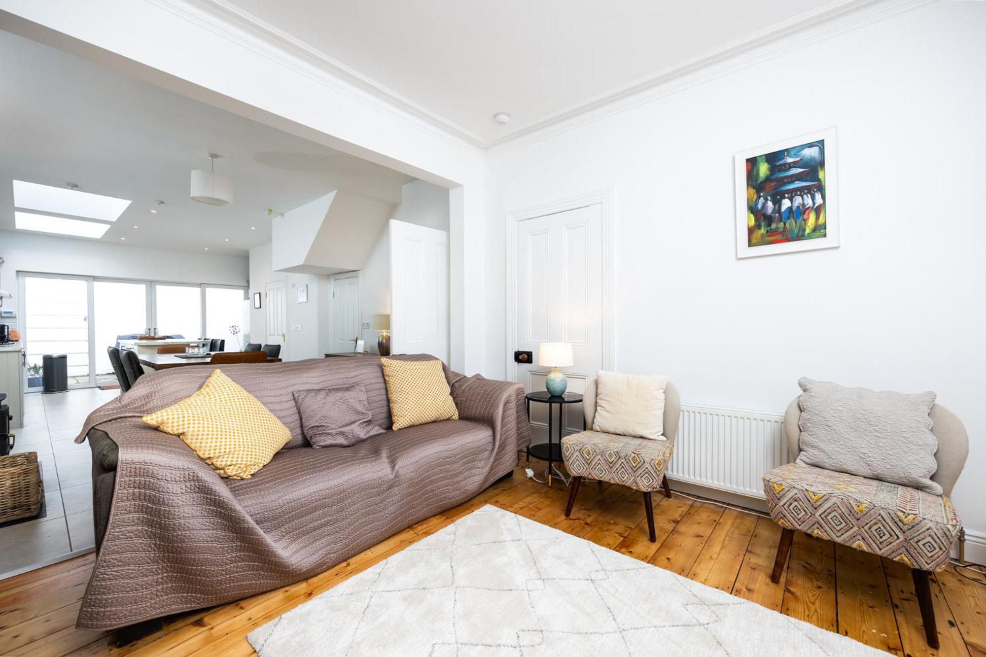 Large 3 Bed Family Home - 5 Min From Train Station - Dublin — Photos 3